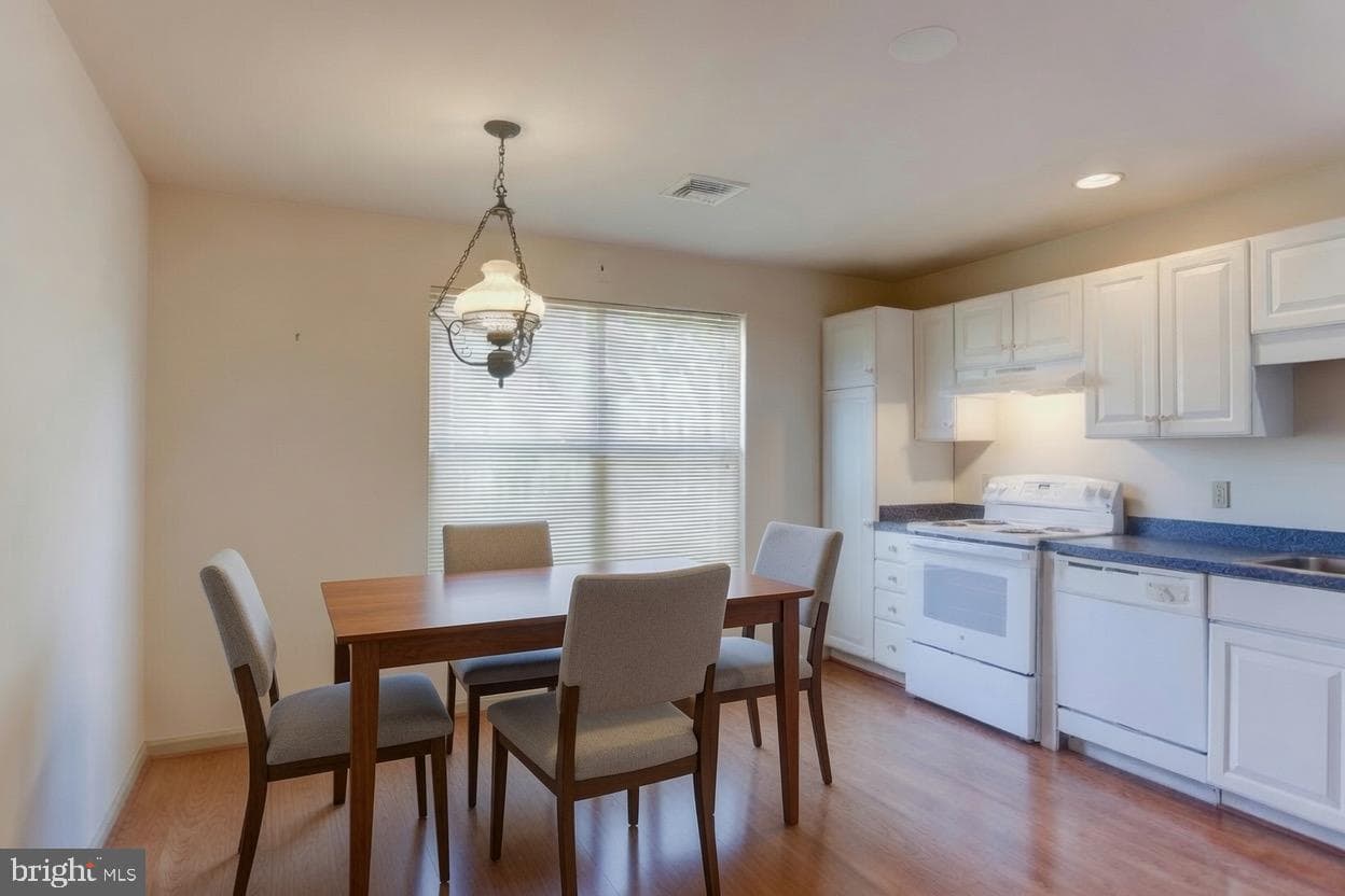 5225 Cobblestone Drive photo 4