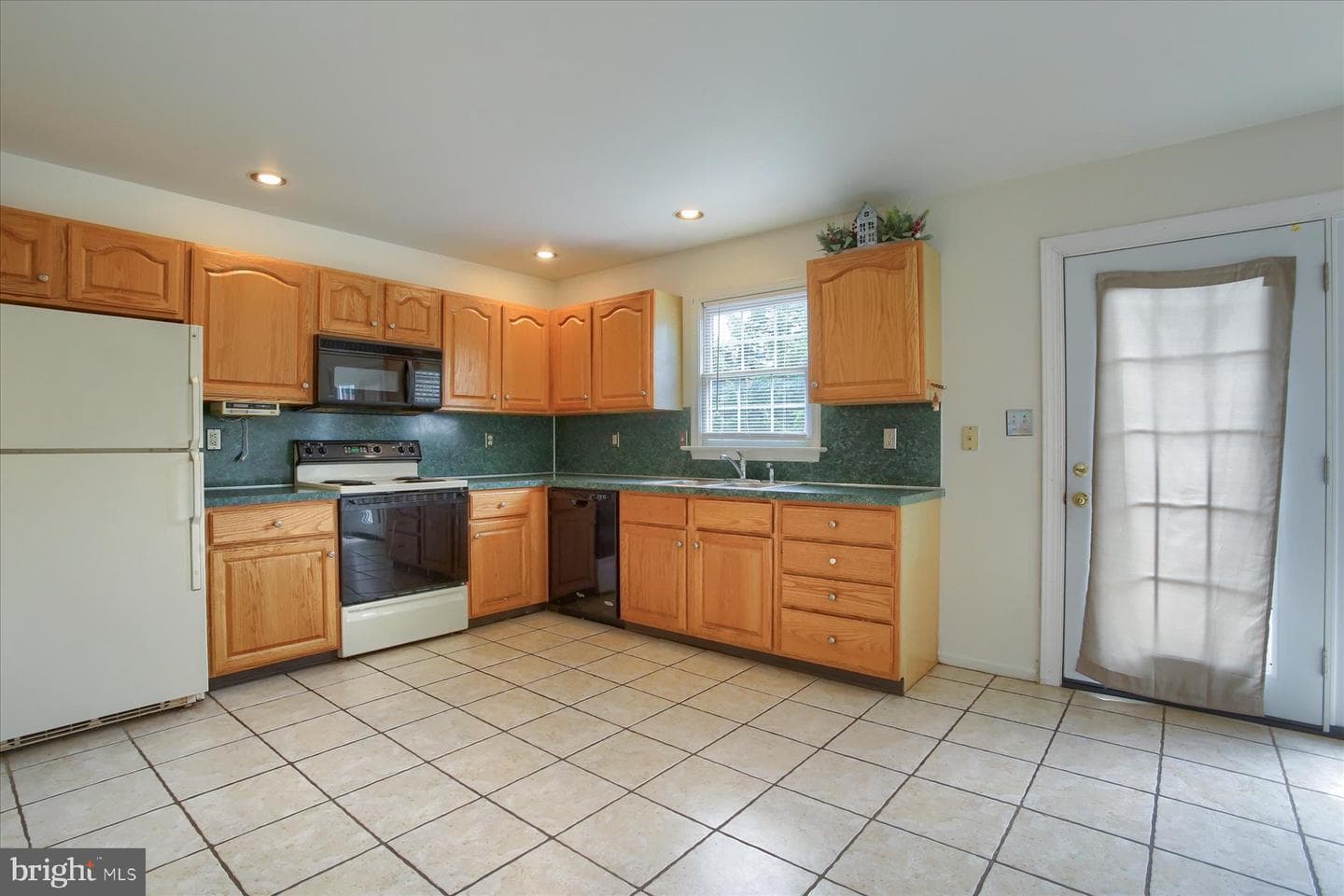 4179 Kittatinny Dr photo 10