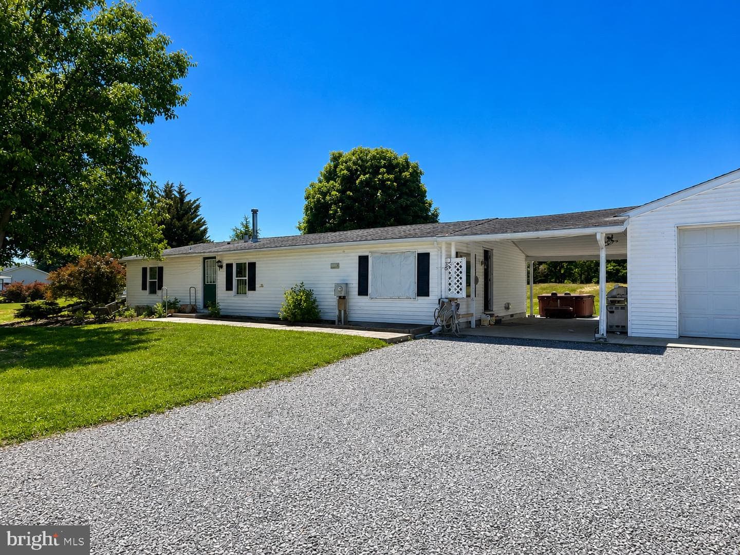 526 Pine Road photo 1