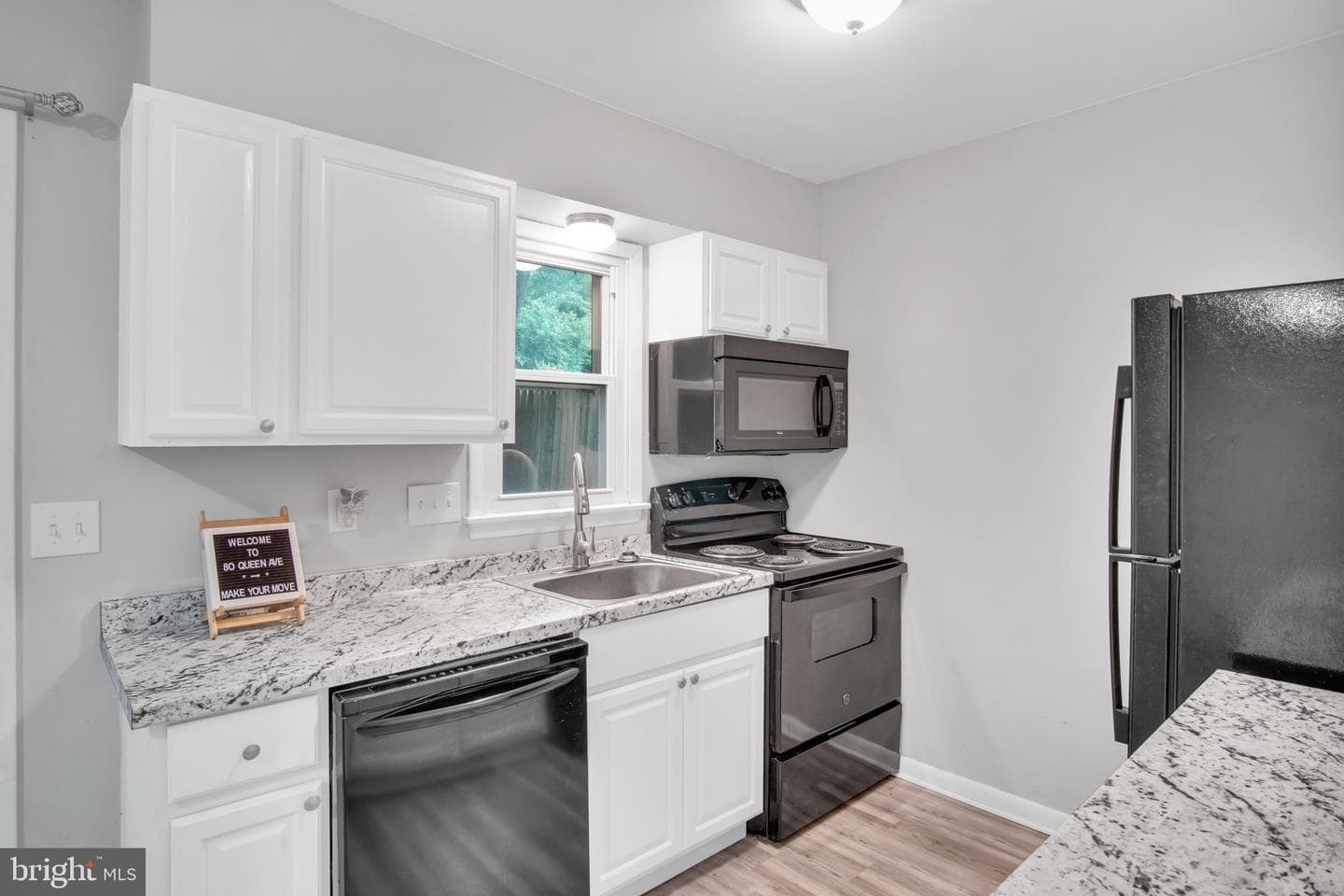 80 Queen Avenue photo 9