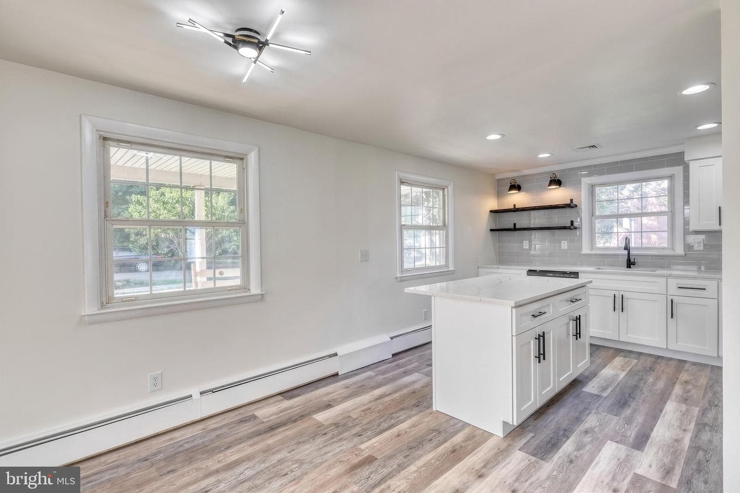 370 Beverly Road photo 14