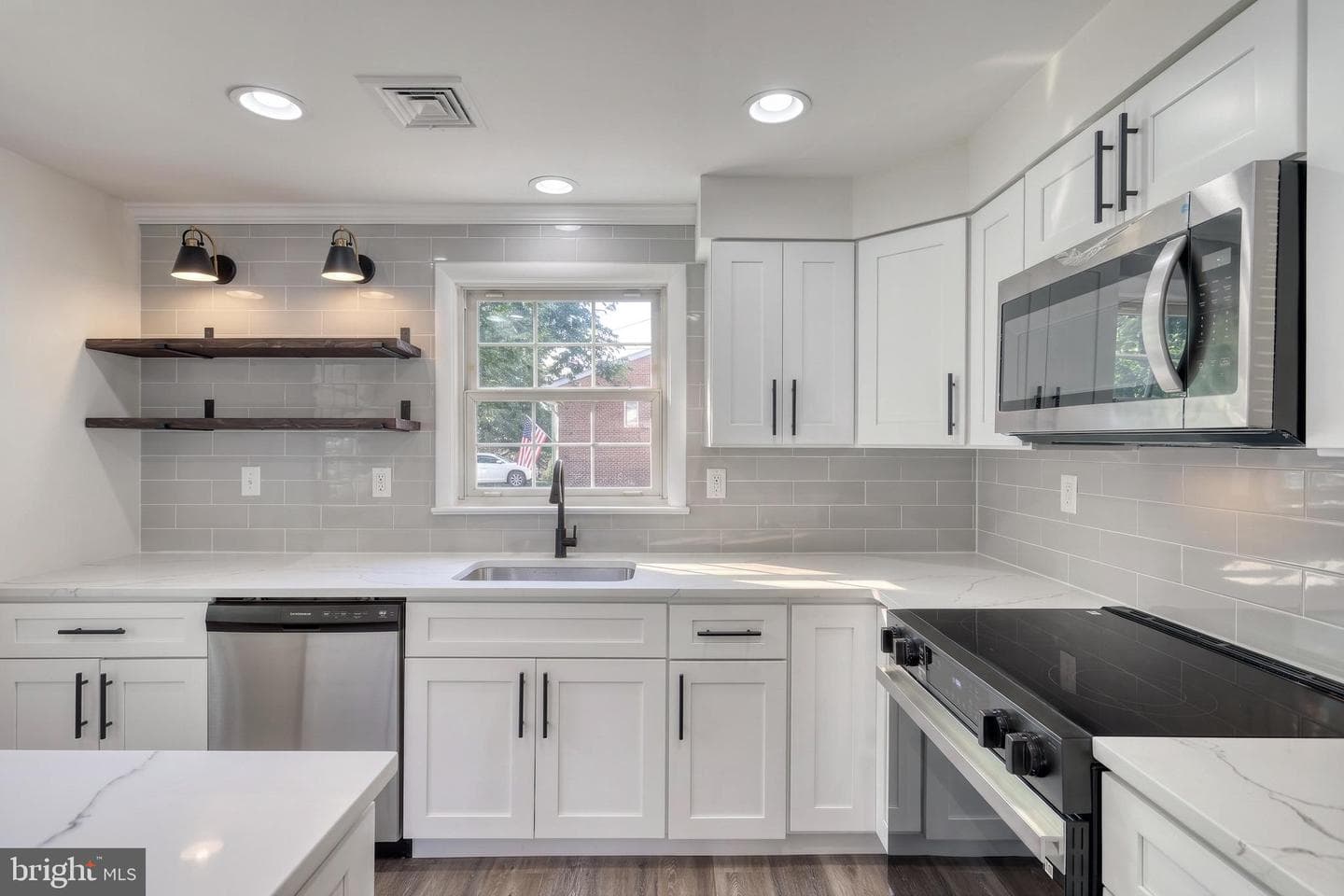 370 Beverly Road photo 18