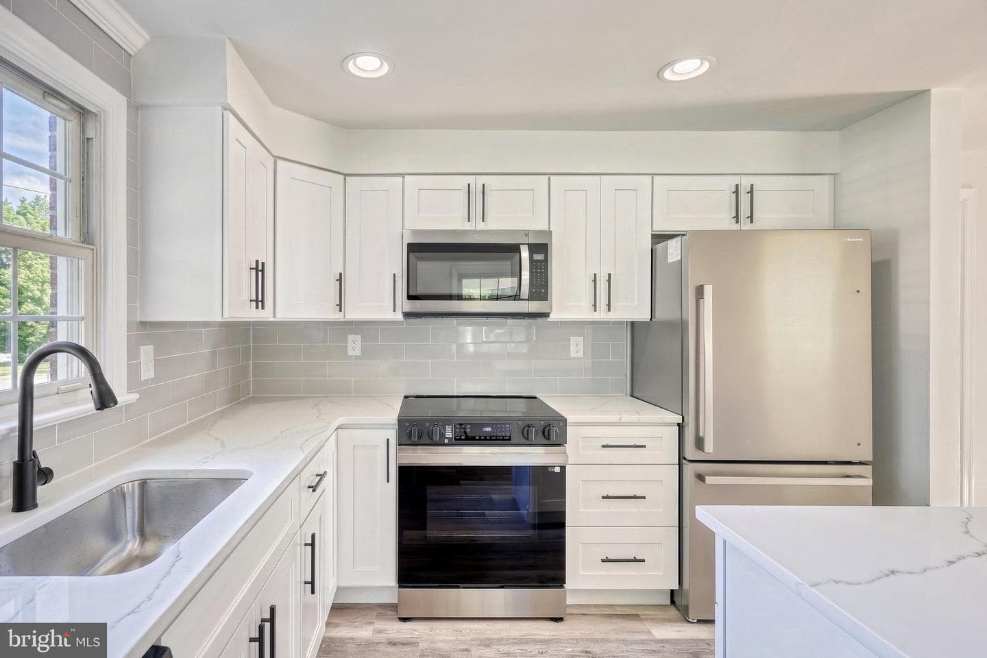 370 Beverly Road photo 19