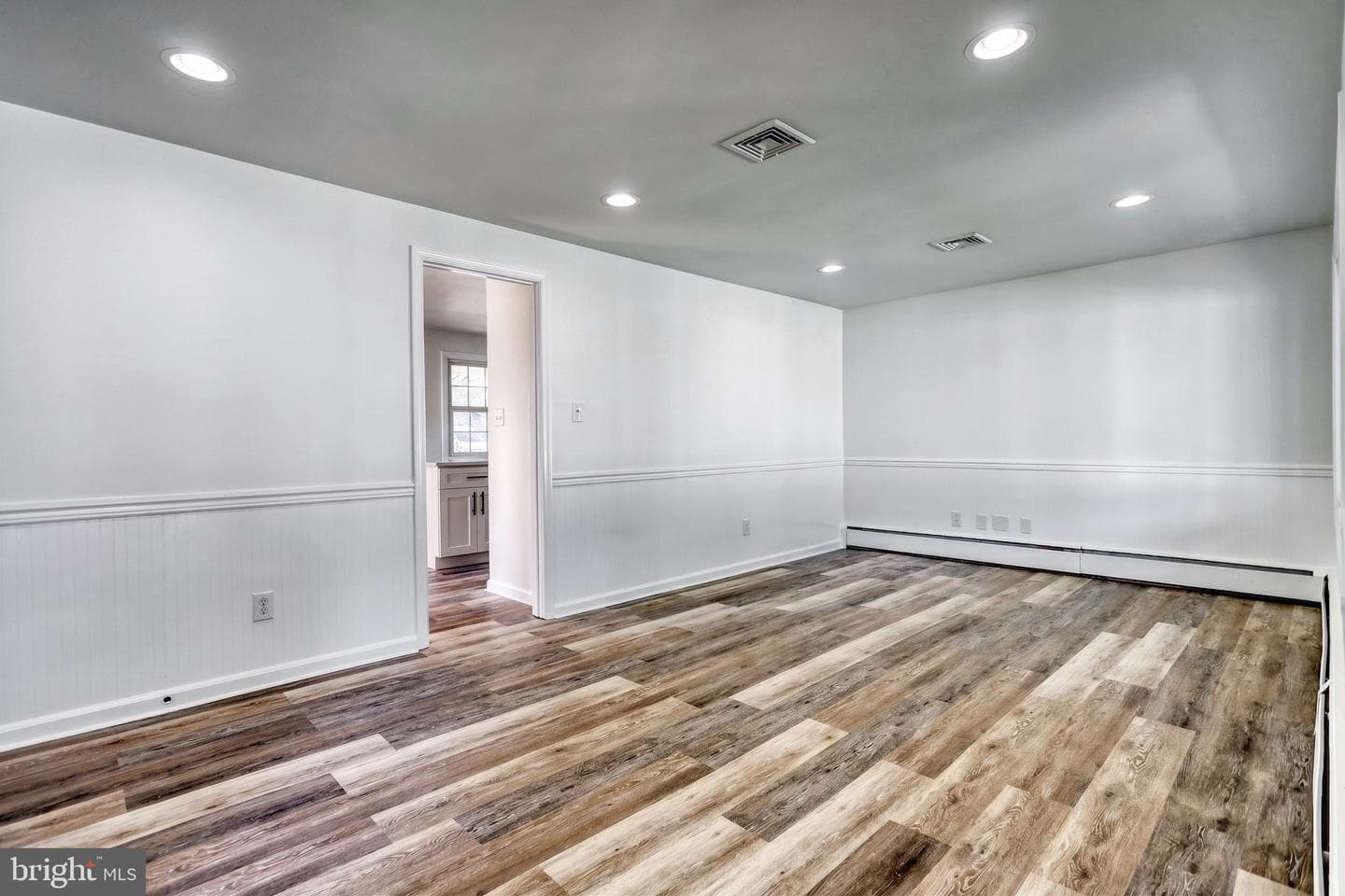 370 Beverly Road photo 28