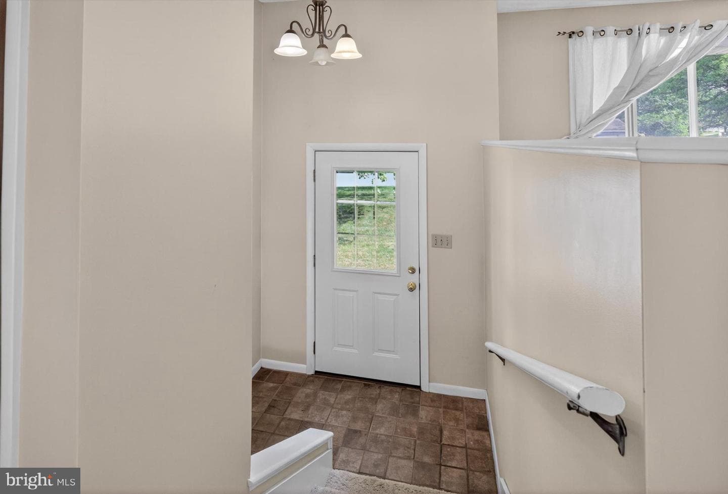 807 Lancelot Avenue photo 3