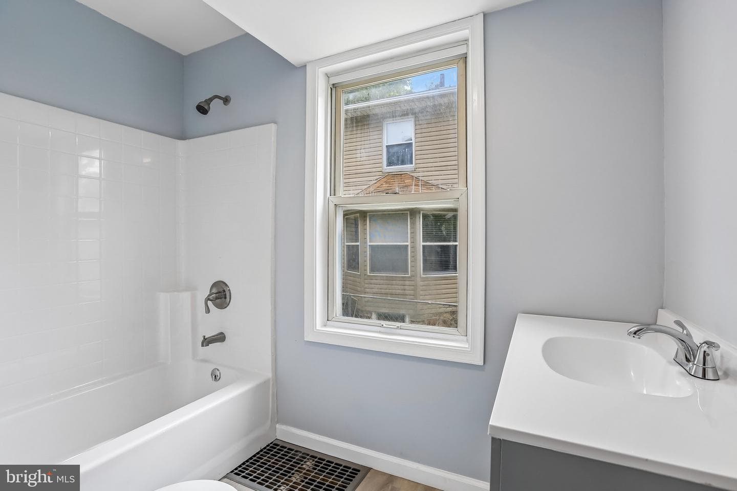 40 E Columbia Road photo 13