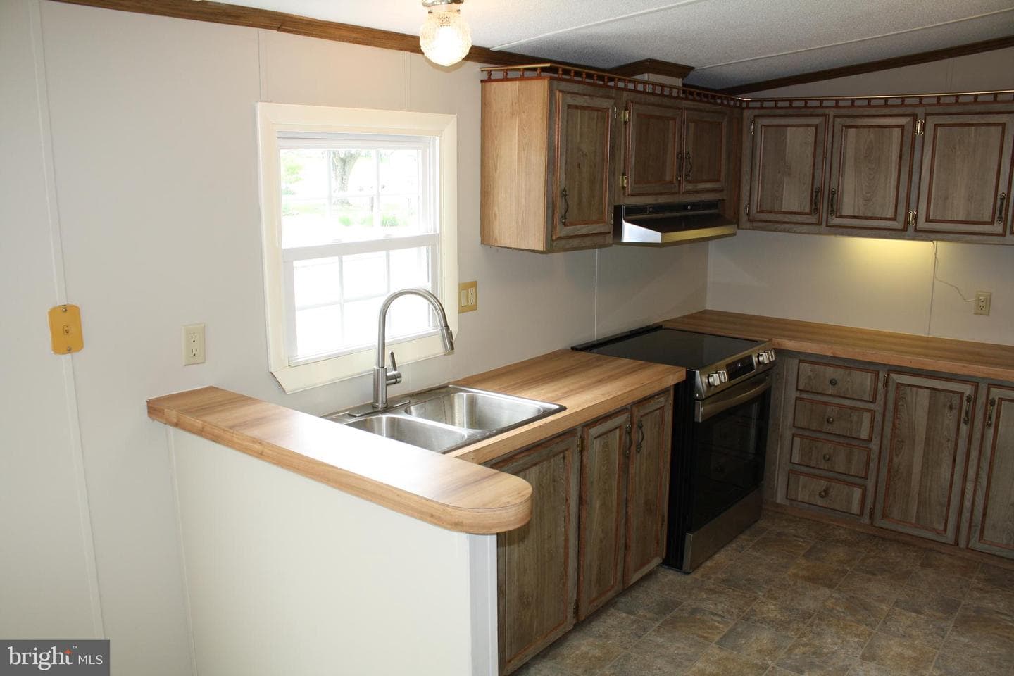 1 Larken Lane photo 15