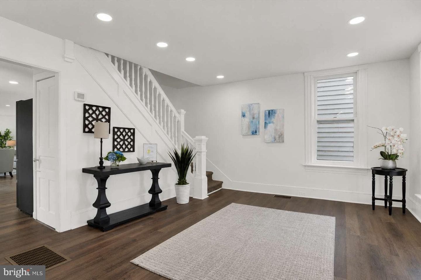 113 N York Street photo 6