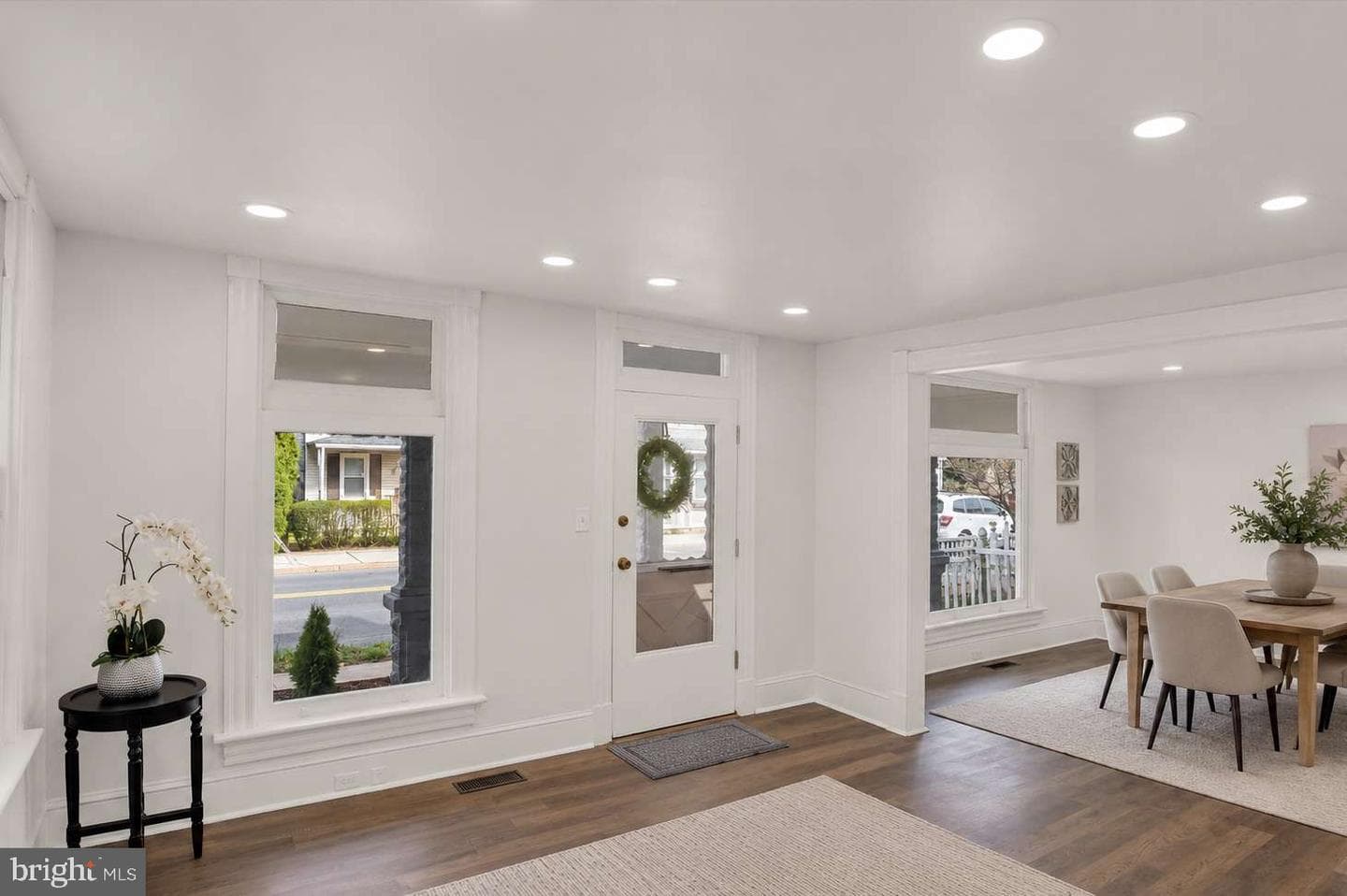 113 N York Street photo 7