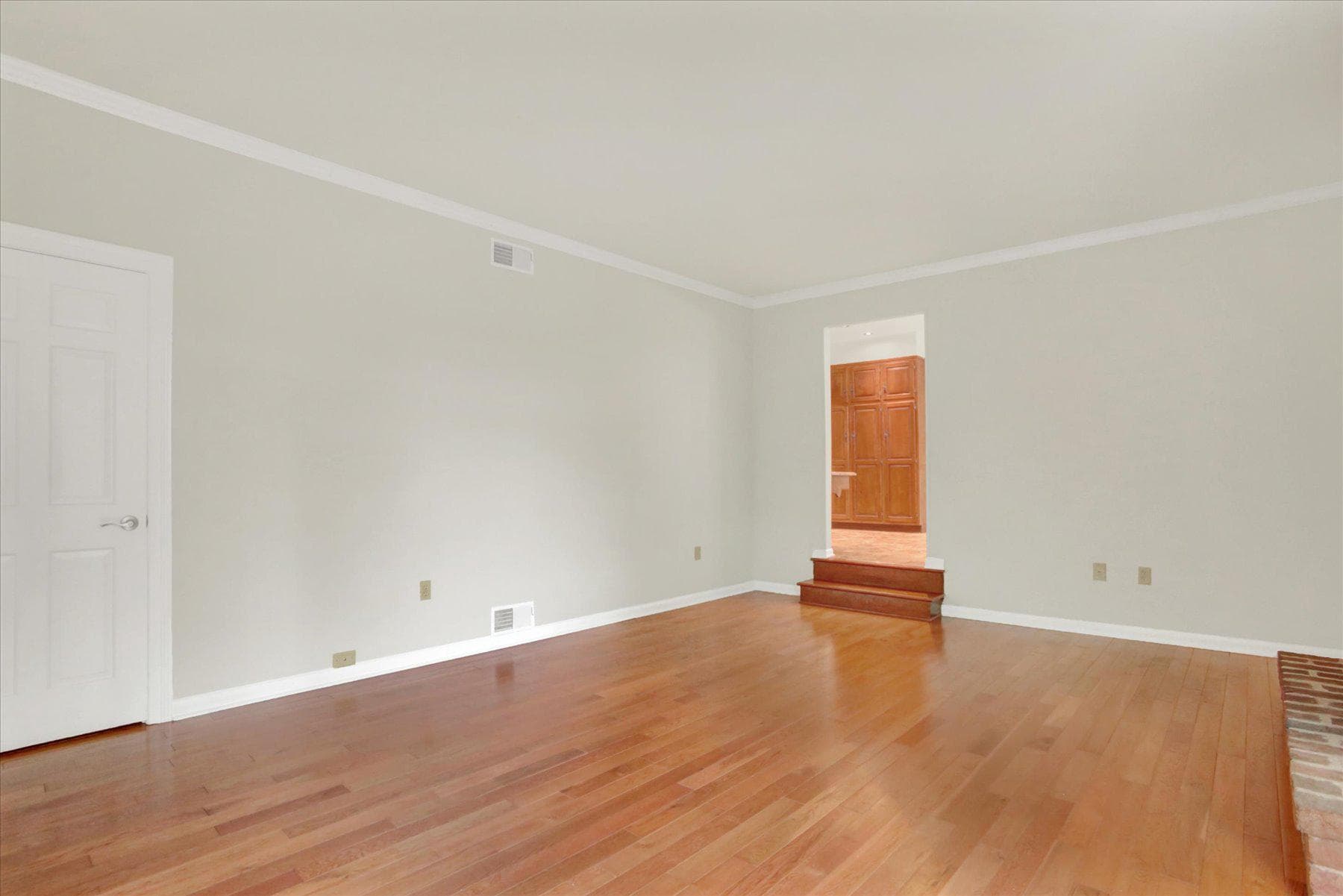 470 Woodcrest Drive photo 16