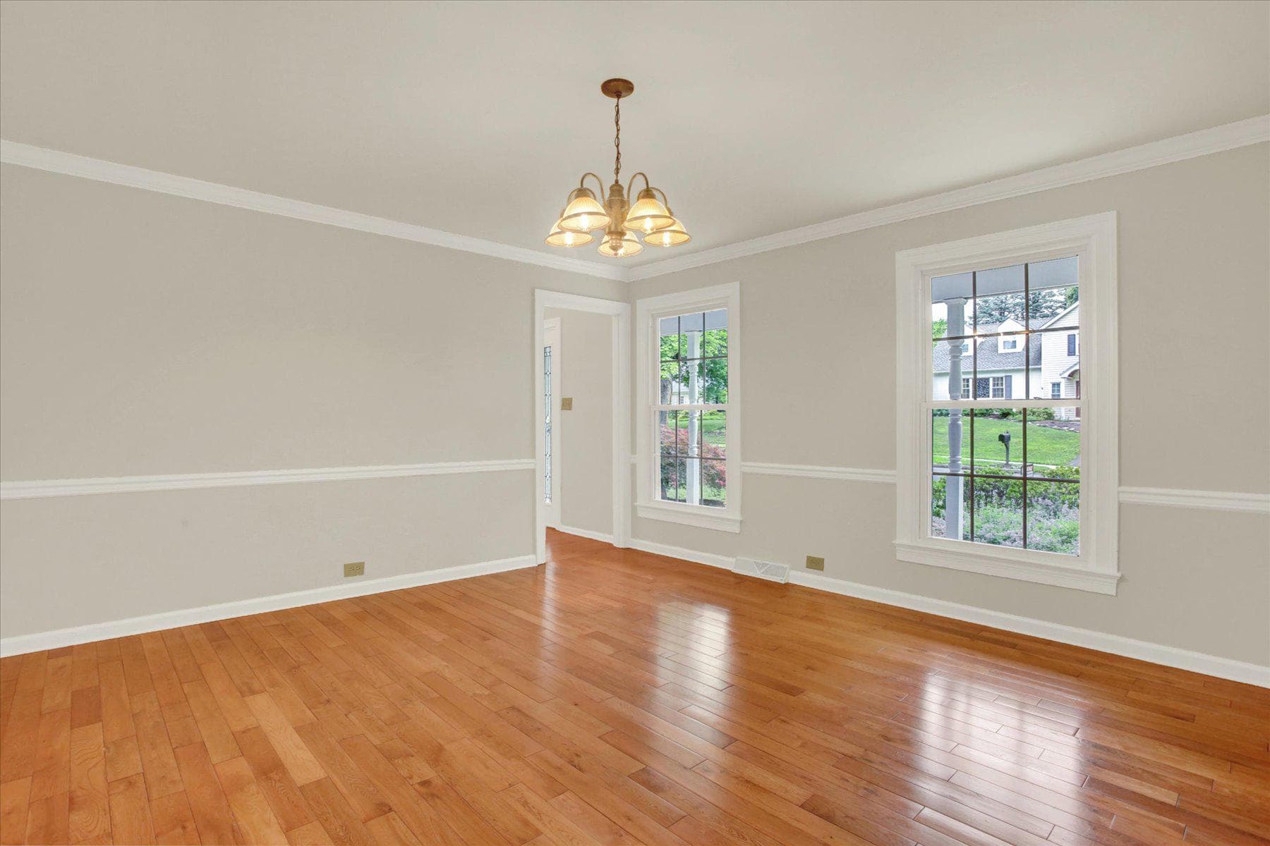 470 Woodcrest Drive photo 7