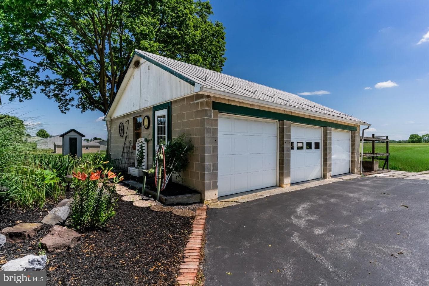 895 Eppley Road photo 37