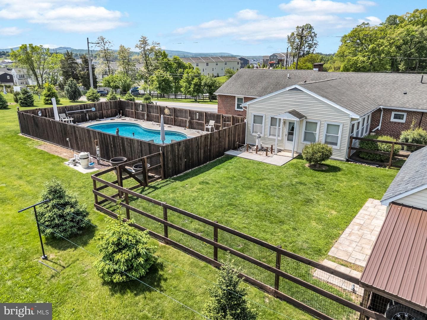 1257 Rossmoyne Road photo 32