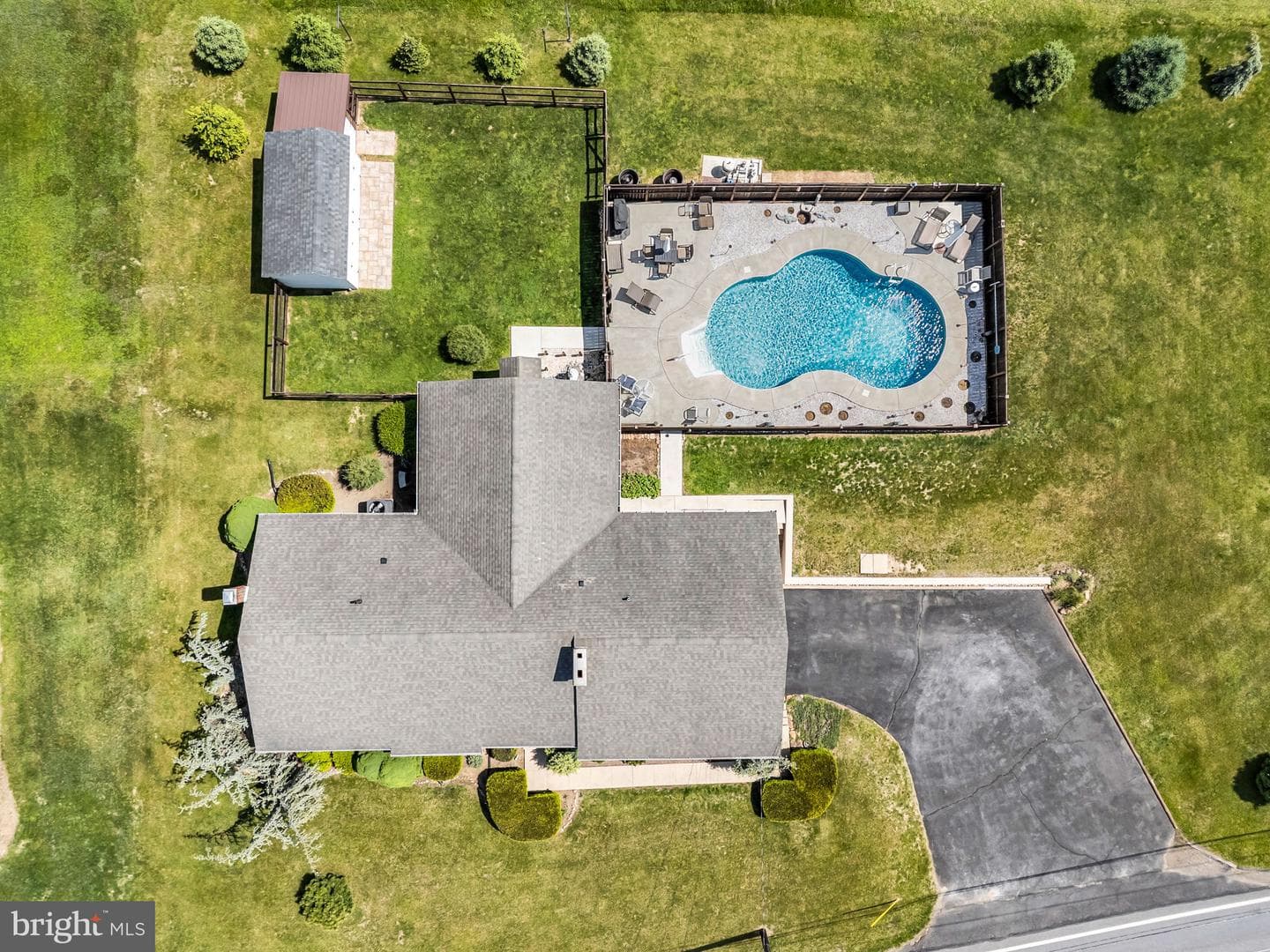 1257 Rossmoyne Road photo 4