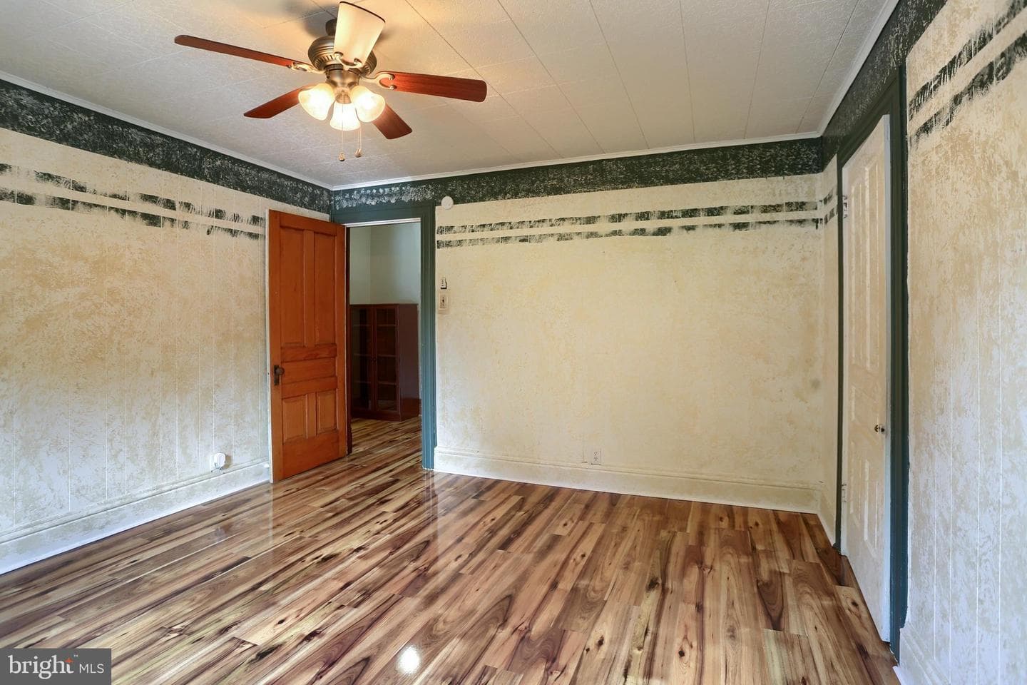 9 S Washington Street photo 25
