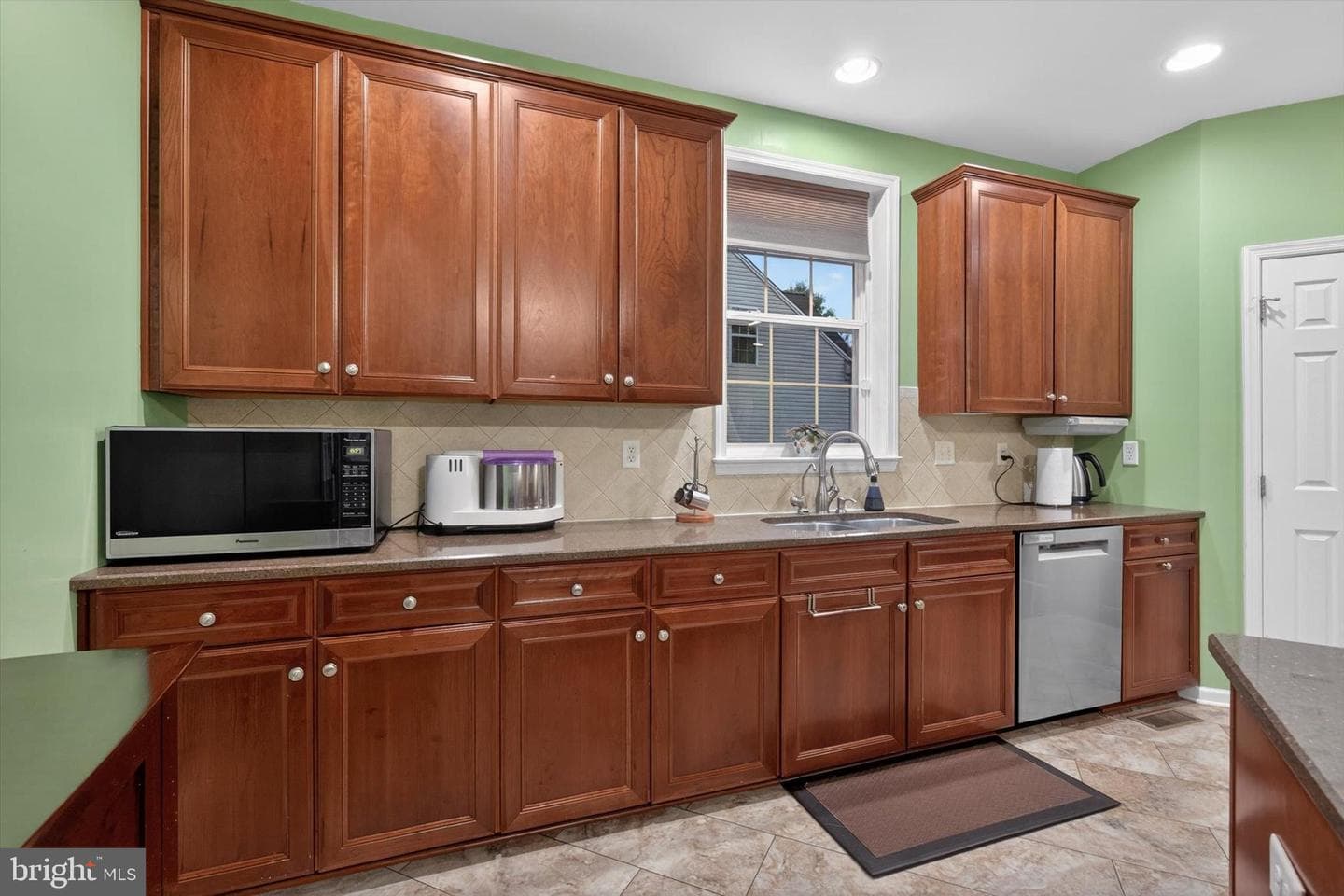 16 Foxwood Boulevard photo 13