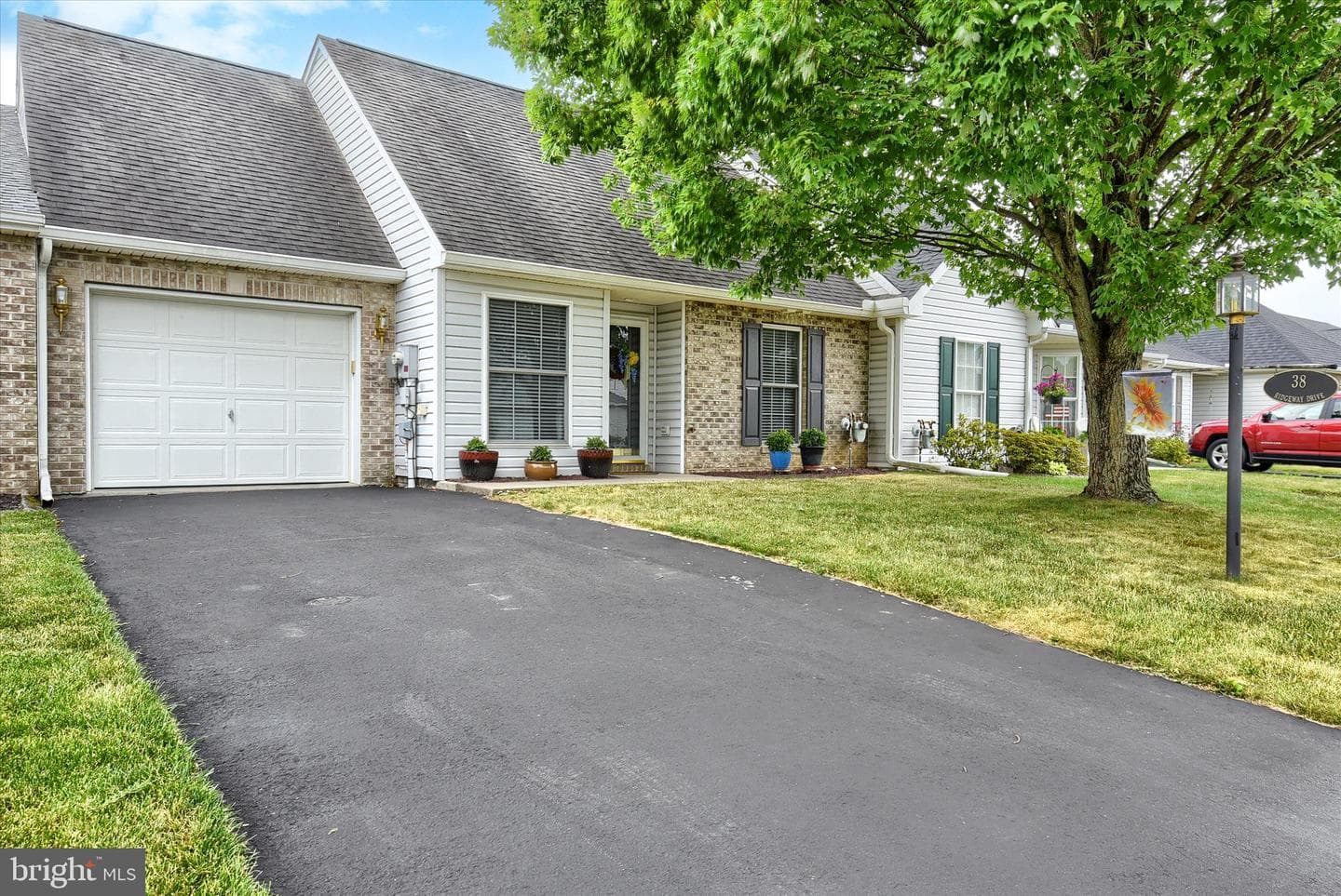 38 Ridgeway Drive photo 4