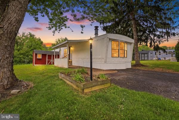 6 Magnolia Lane photo 3