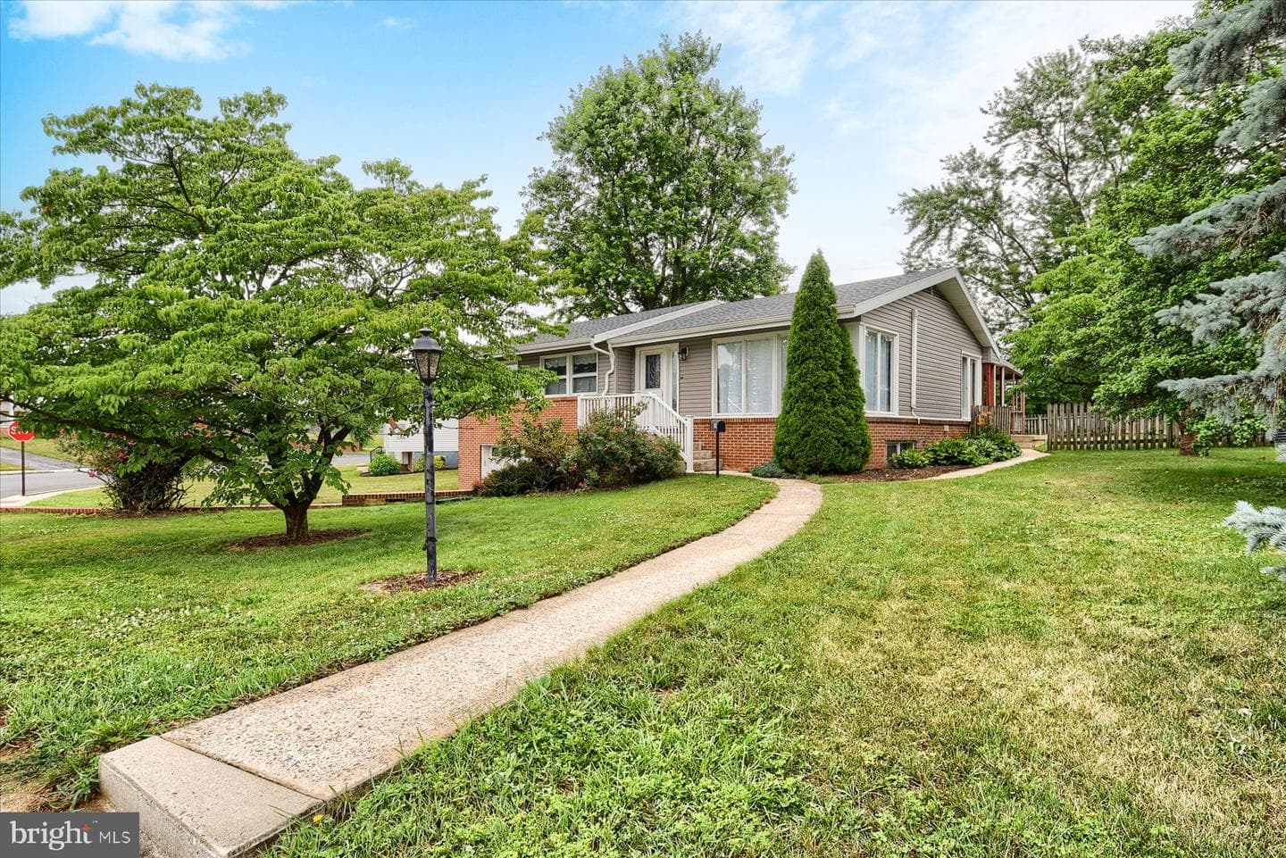 800 Redwood Drive photo 1