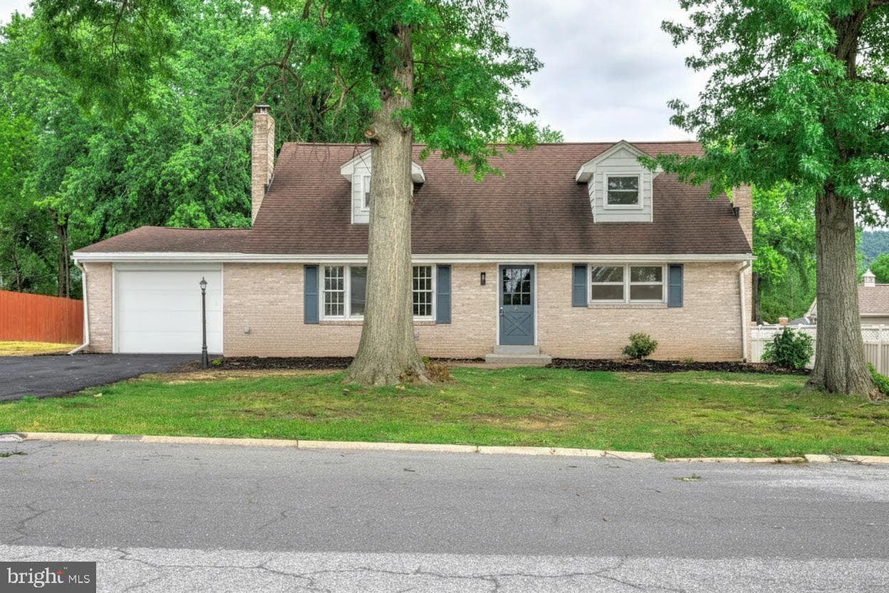 923 Susan Circle, Enola