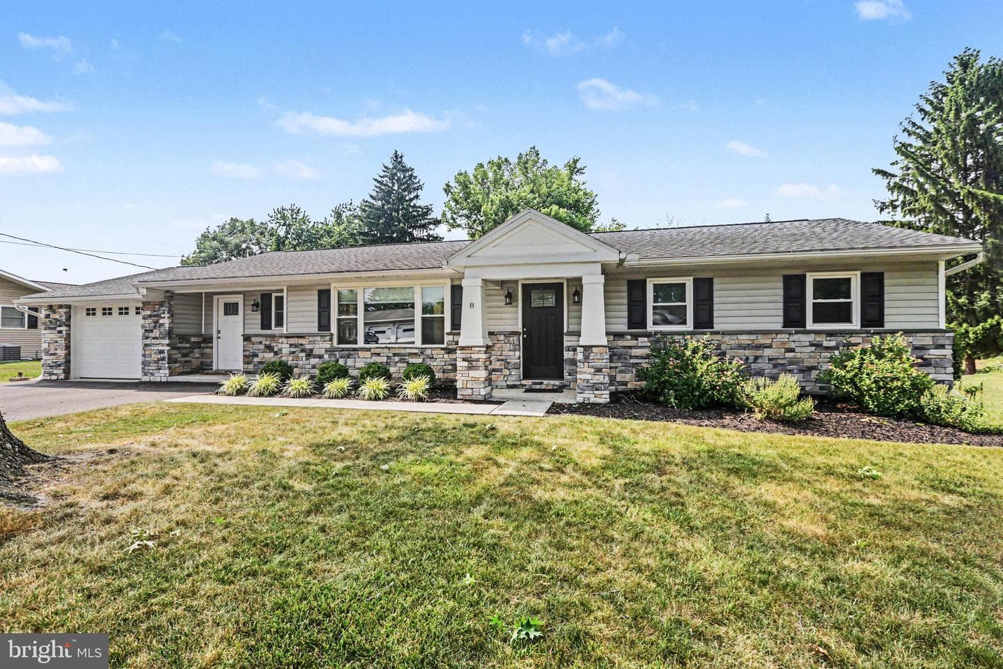 8 Longview Drive photo 4