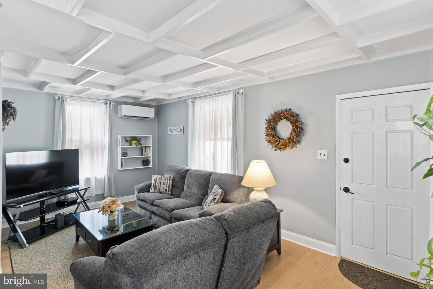 23 E Shady Lane photo 4