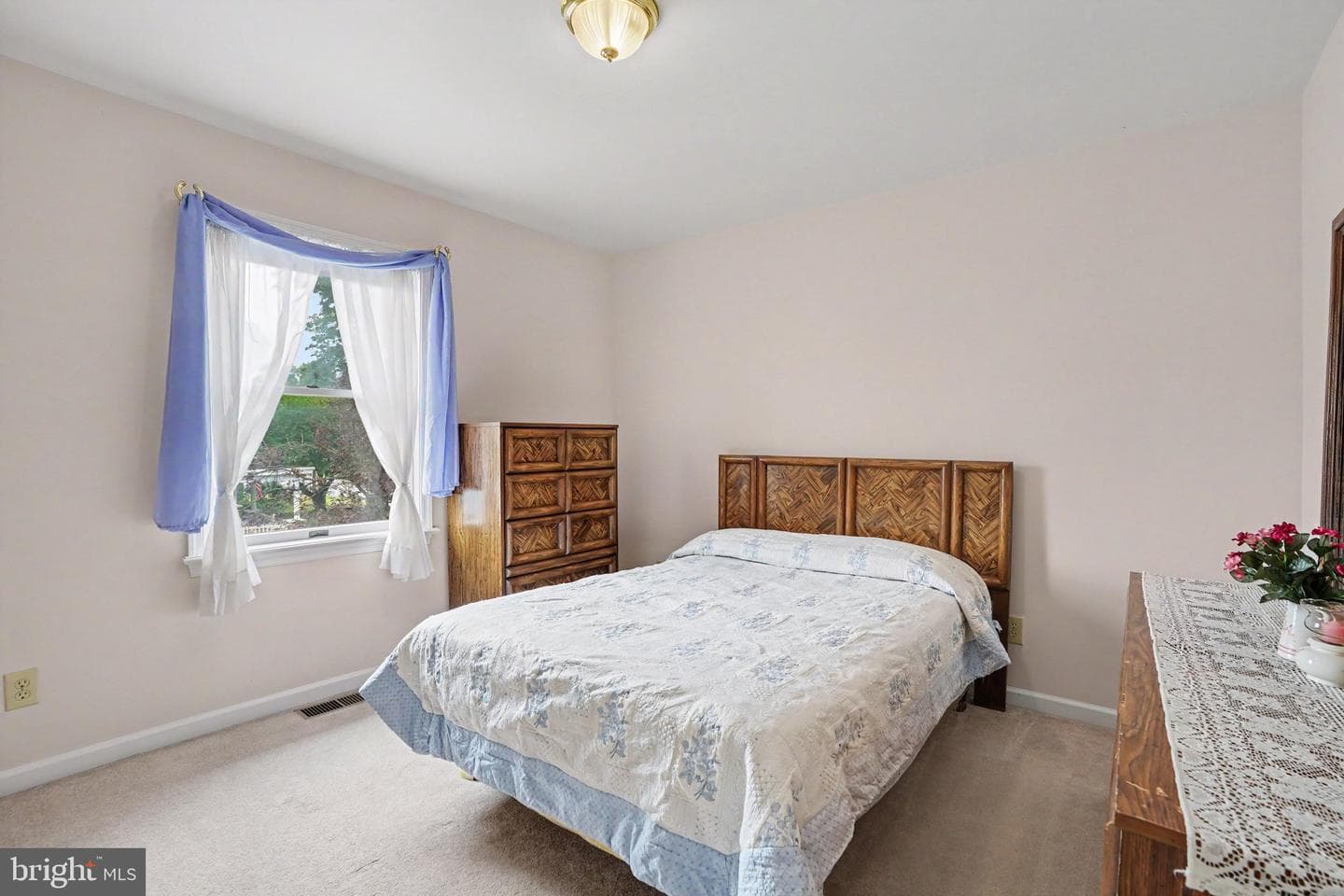 924 W Trindle Road photo 46
