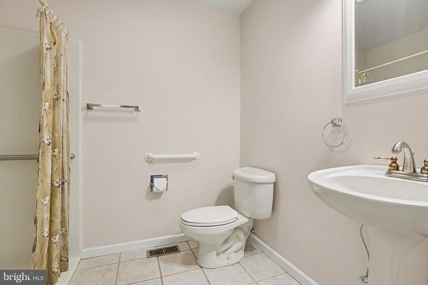 924 W Trindle Road photo 52
