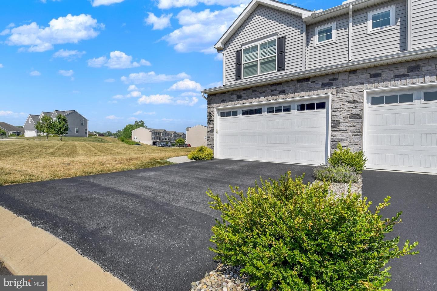 525 Joseph Court photo 4