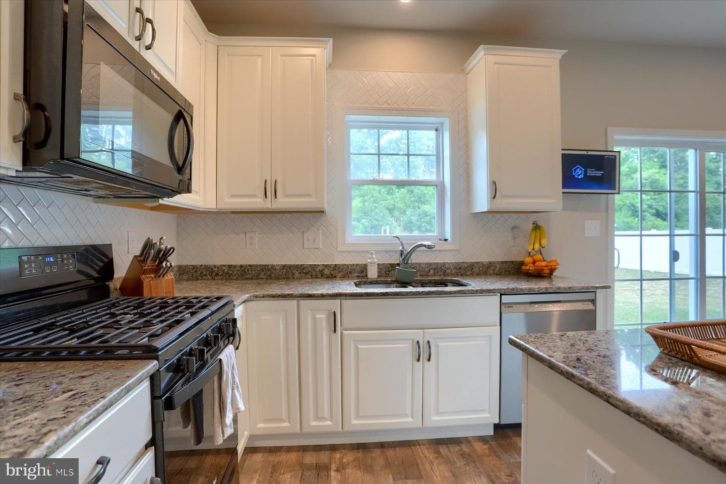 304 Lexington Lane photo 8