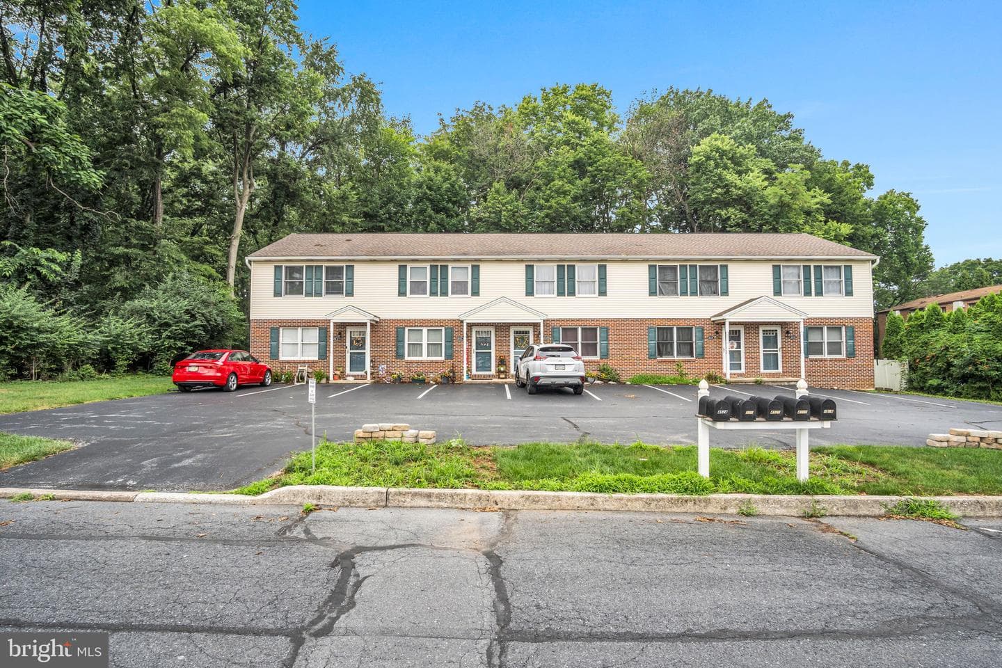 4522 Linden Avenue photo 3