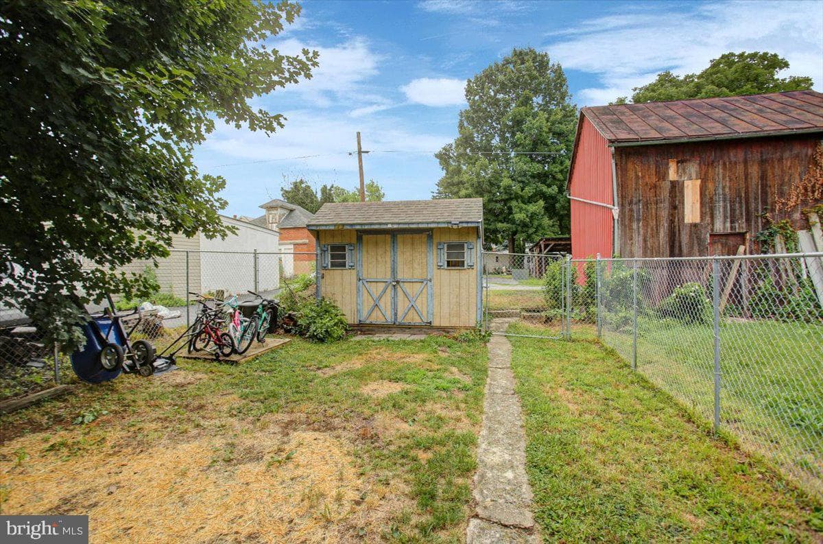 323 E Garfield Street photo 30