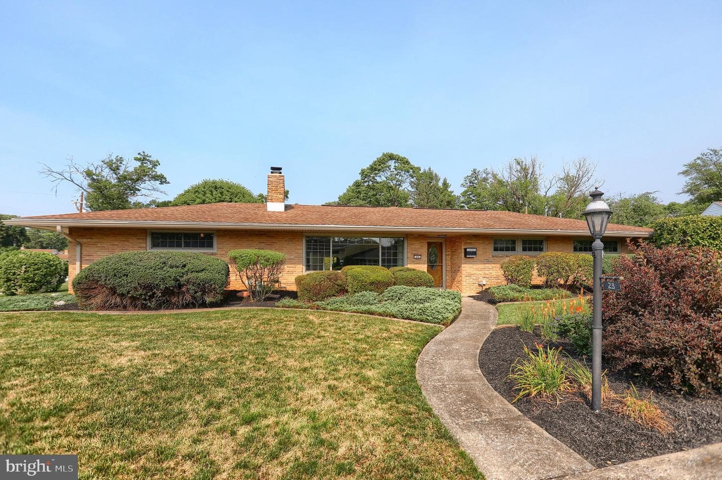 23 Columbia Drive photo 1