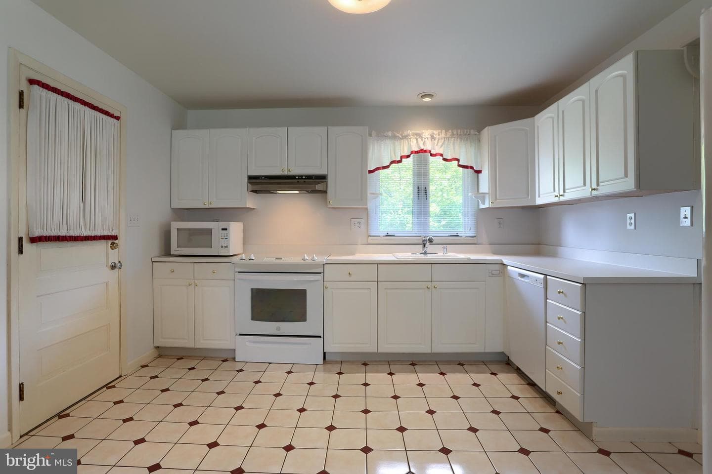 26 Amherst Drive photo 13