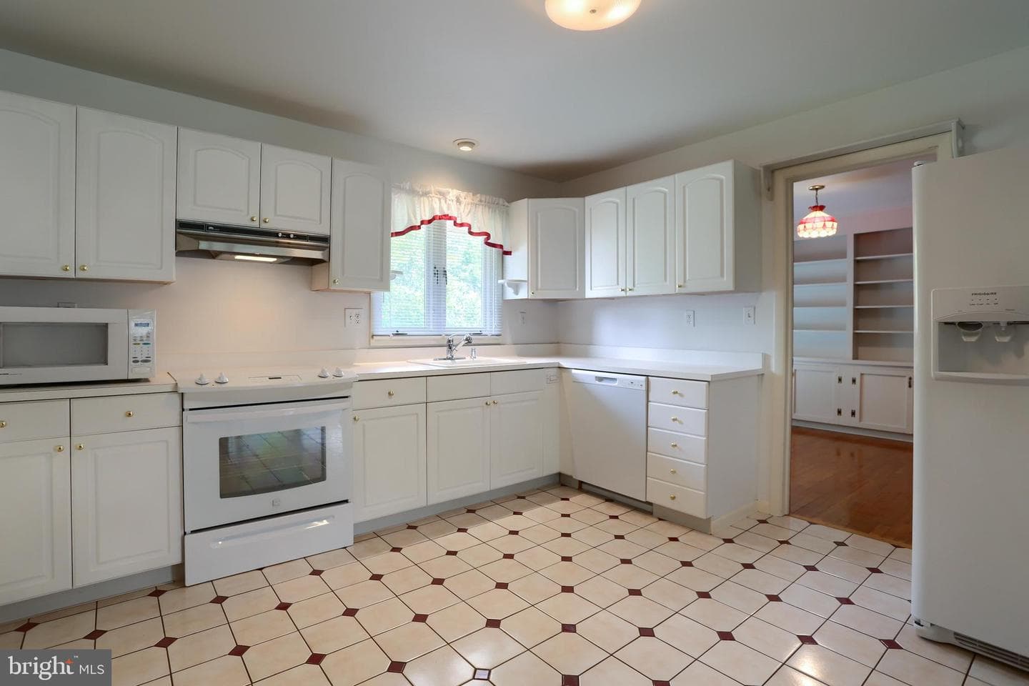 26 Amherst Drive photo 14