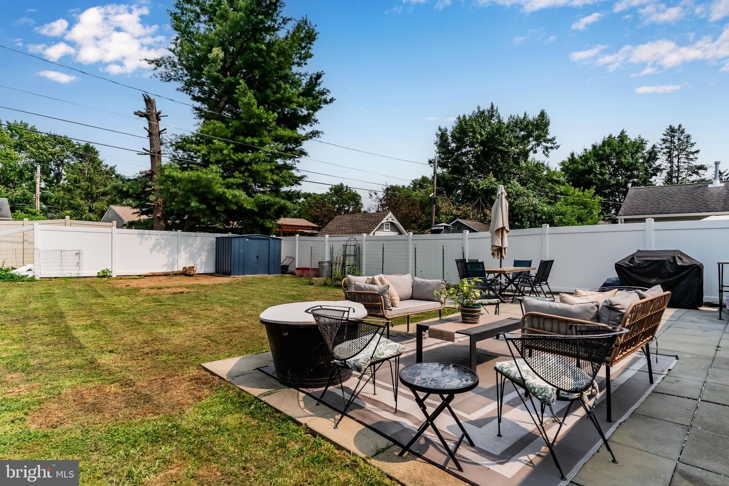 329 Charles Road photo 11