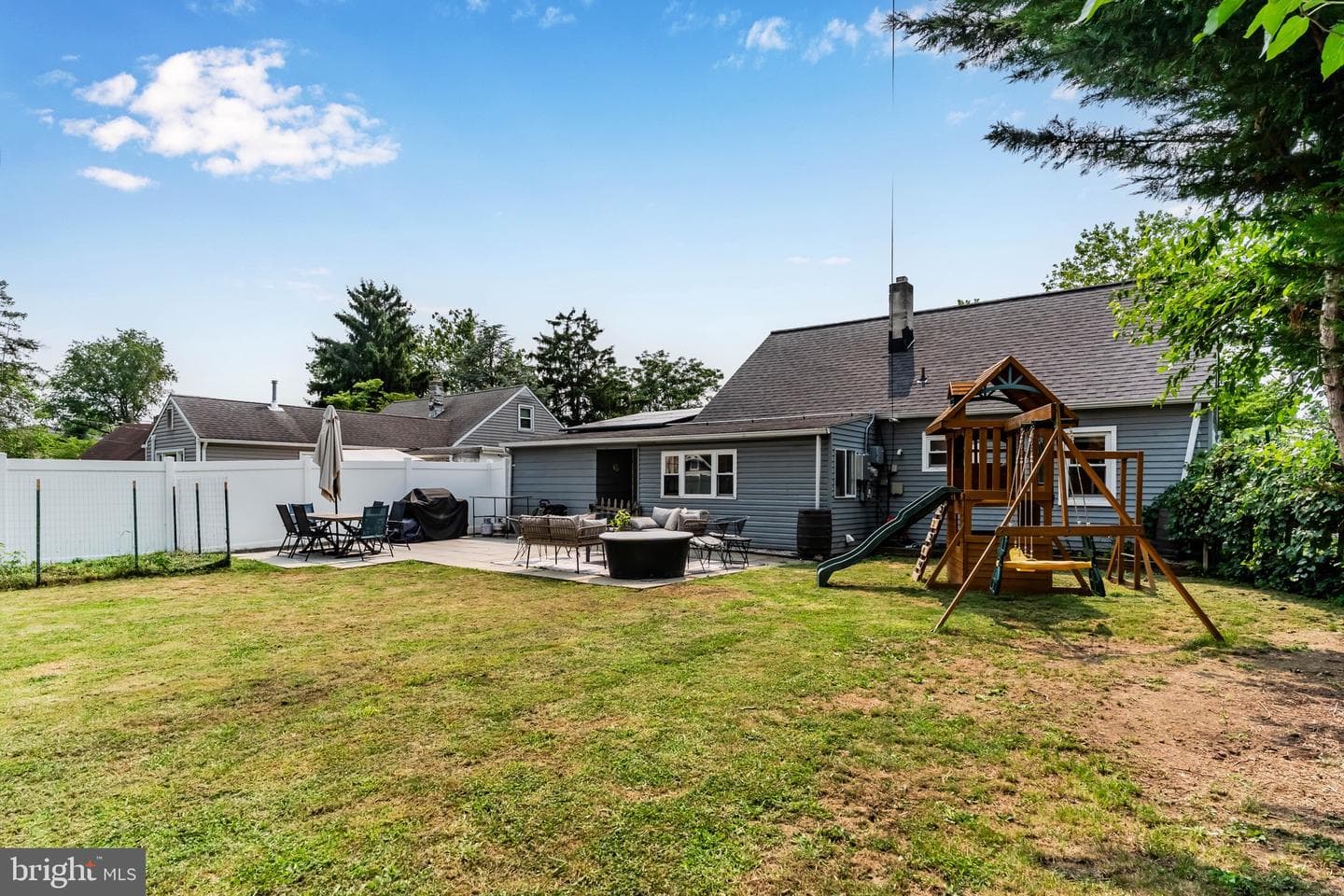 329 Charles Road photo 12
