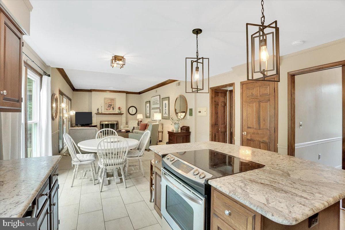 3609 Horsham Drive photo 9