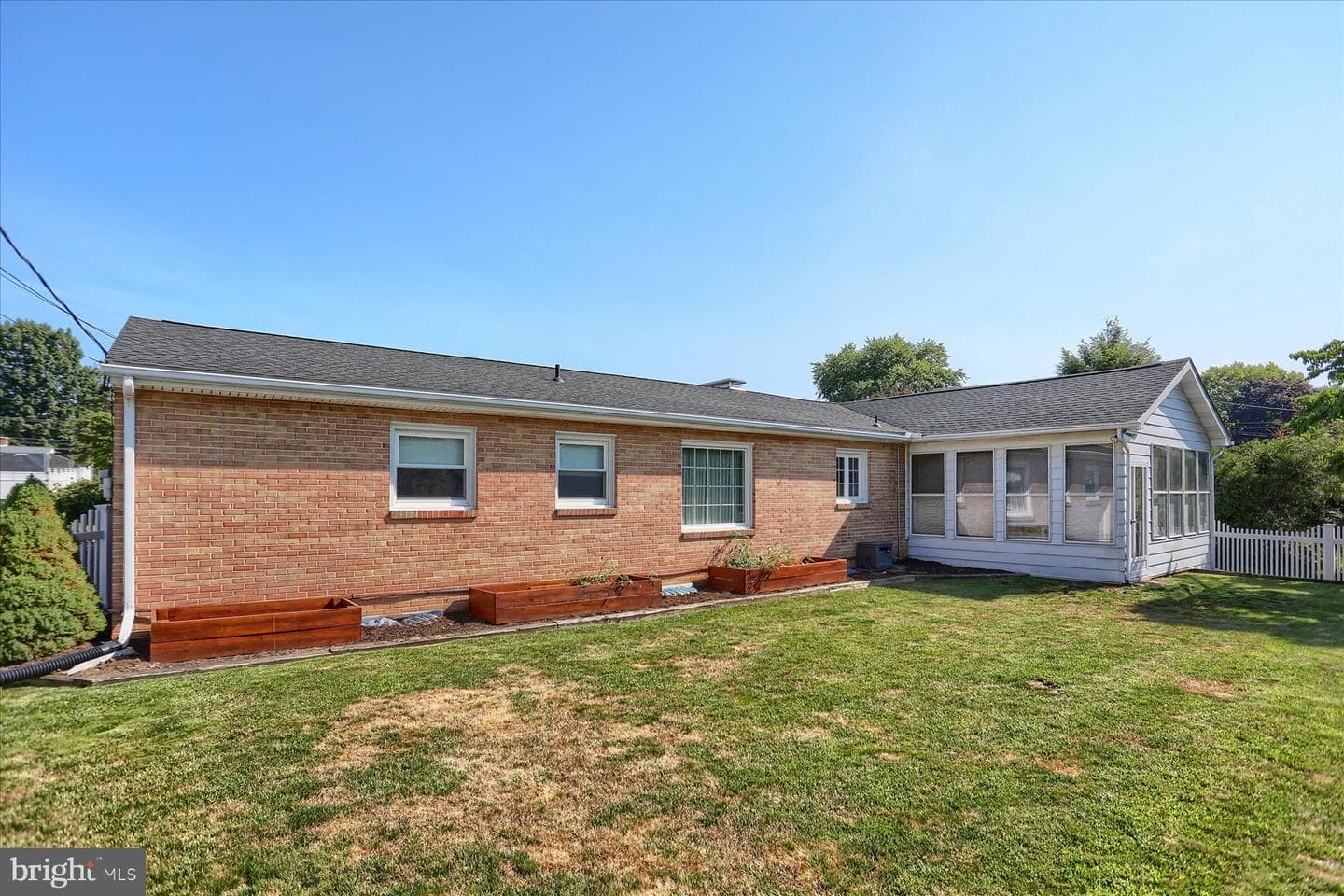 212 W Courtland Avenue photo 39