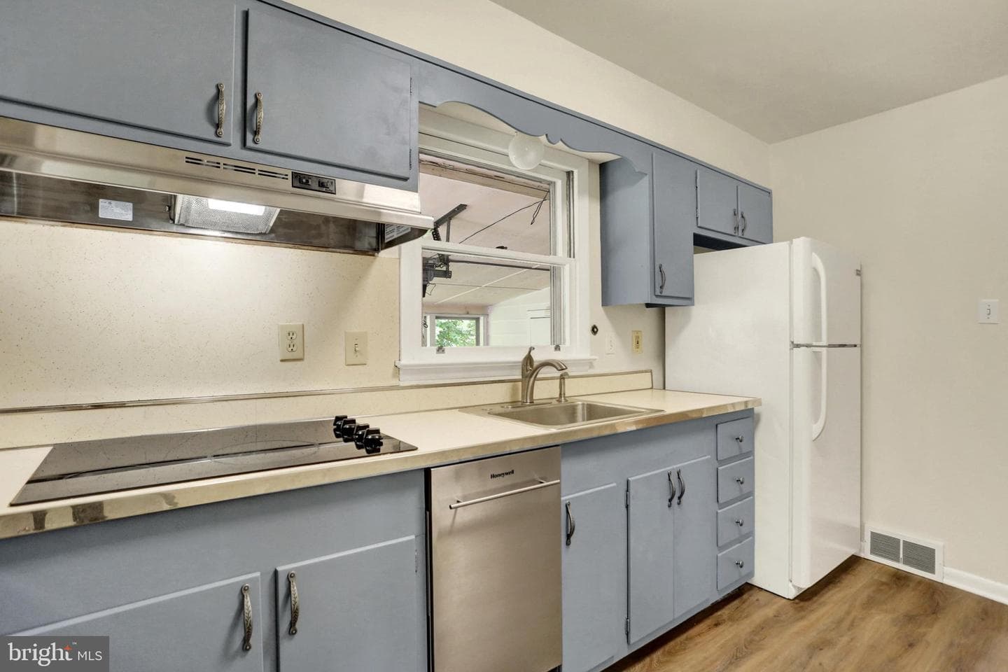 1 E Woodland Drive photo 9