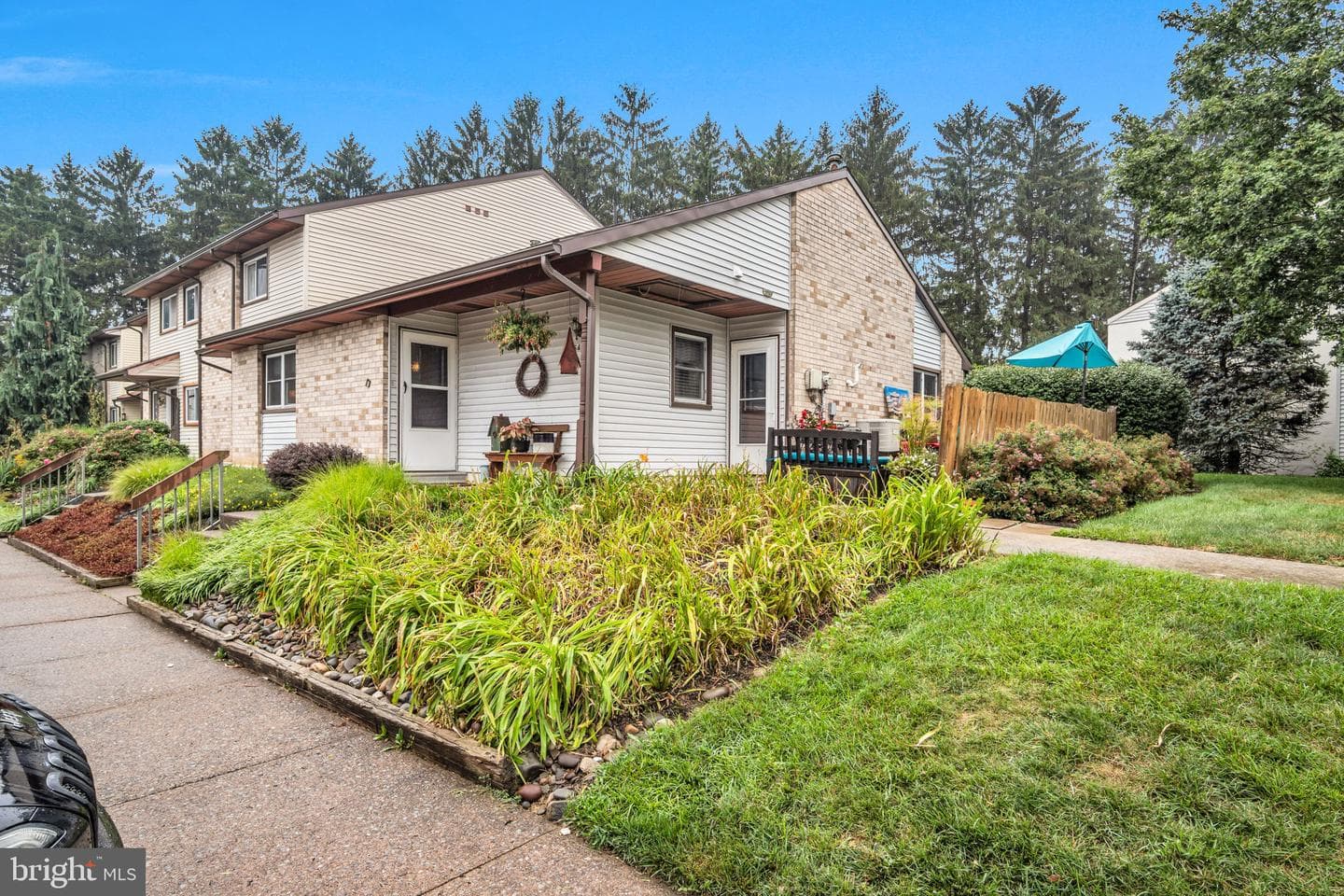 54 Drexel Place photo 1