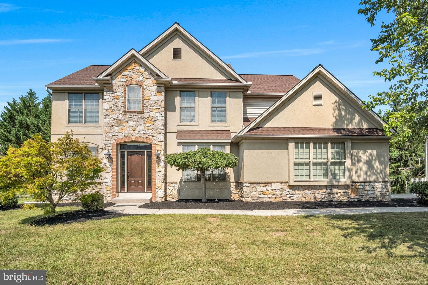 1135 Windsor Road photo 1
