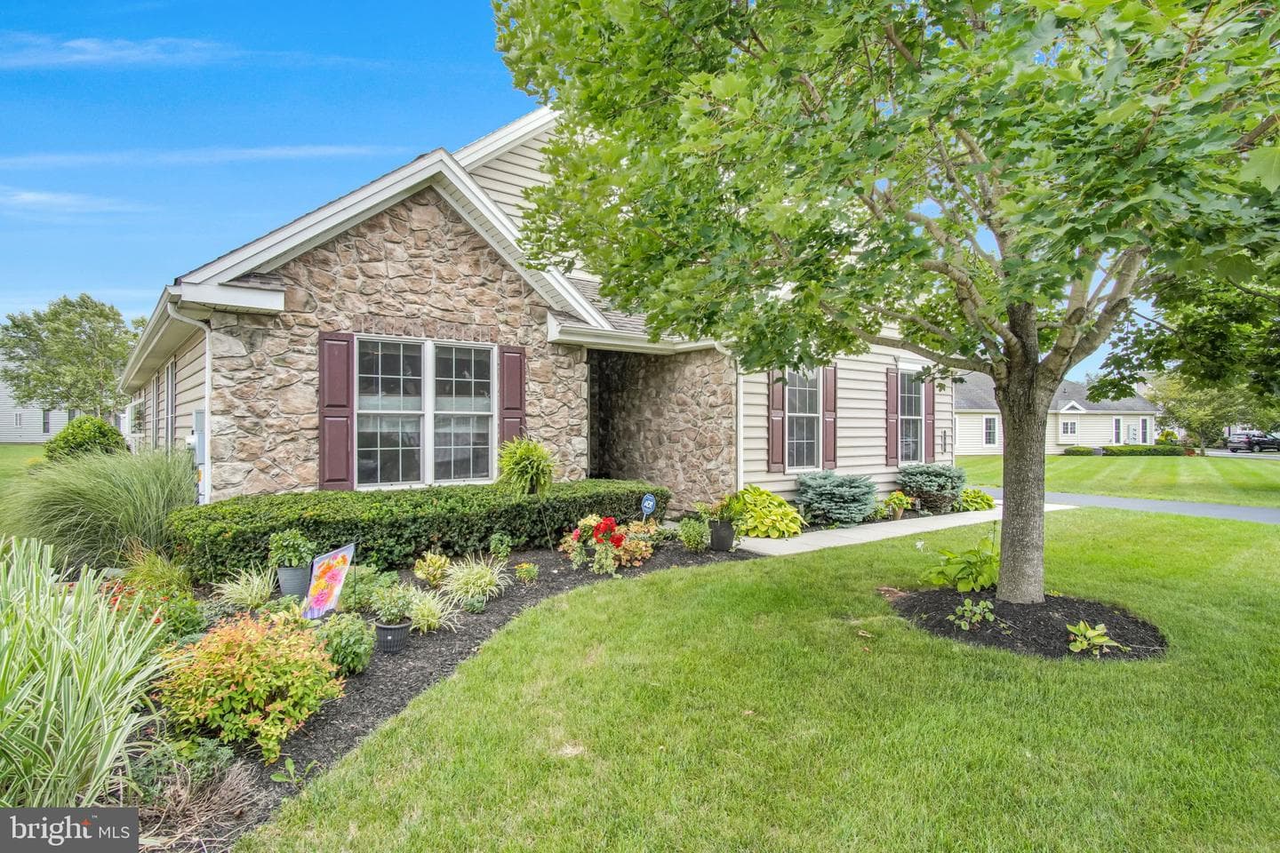 280 Founders Way photo 1