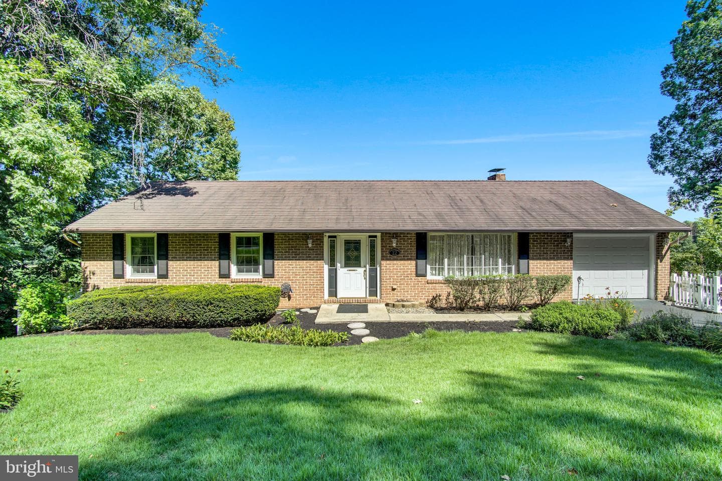 12 Eastwood Drive photo 1