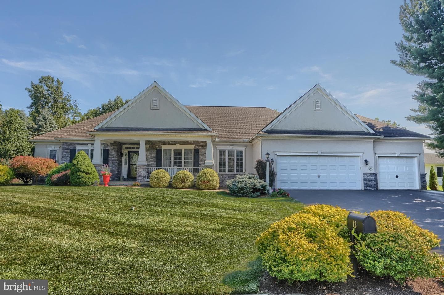 13 Springdale Way photo 1