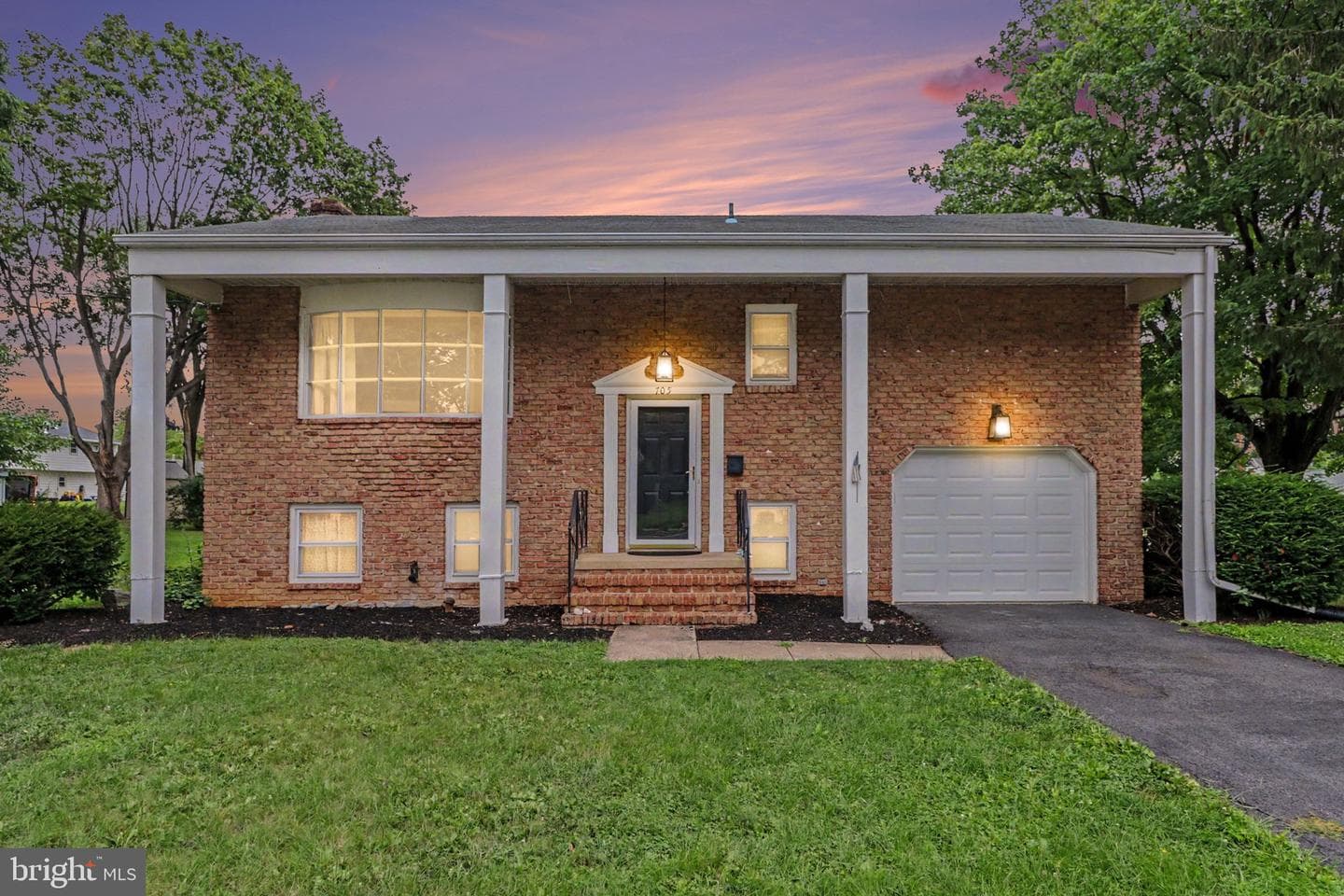 705 Henry Street photo 1