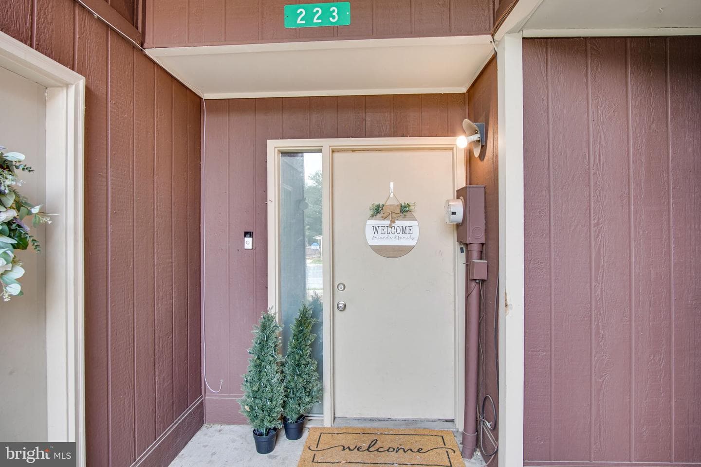 223 Lee Court photo 1