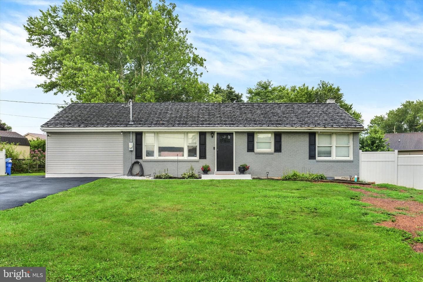 12 White Birch Avenue photo 1