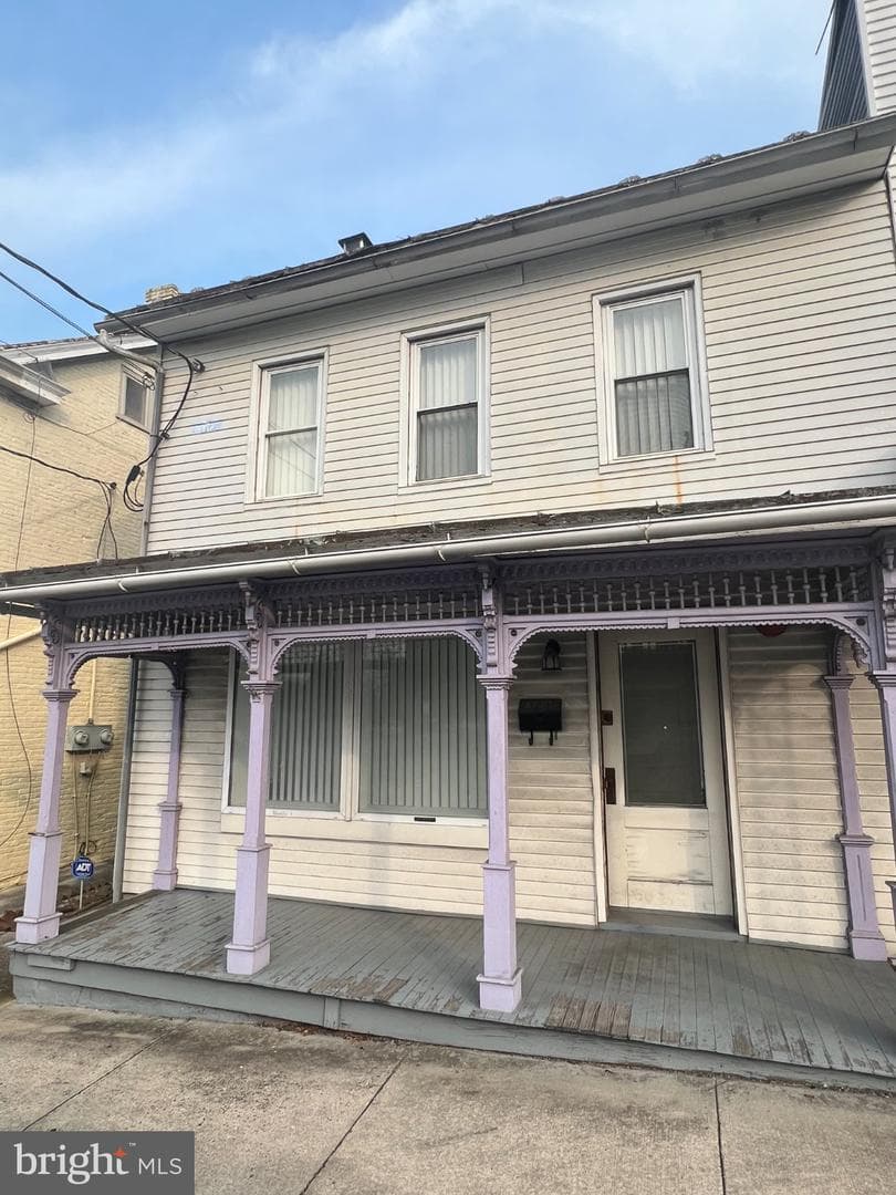 328 E. King Street E photo 1