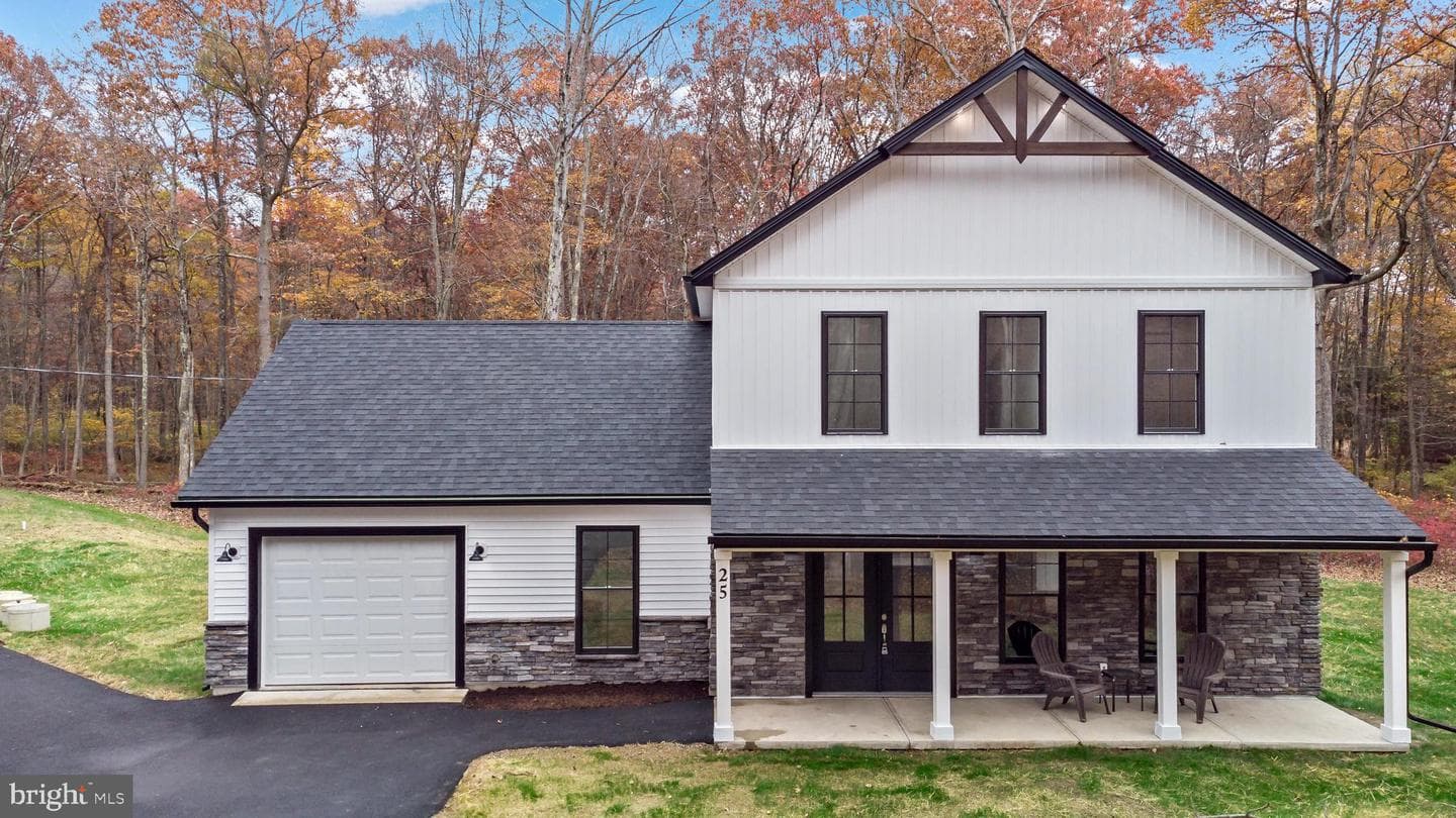 25 Oak Lane W photo 1